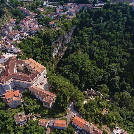 Apartment Stunning In With Wifi Pazin