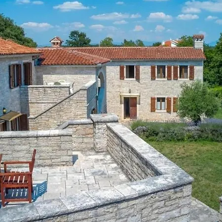 Apartment Stunning In With Wifi Pazin
